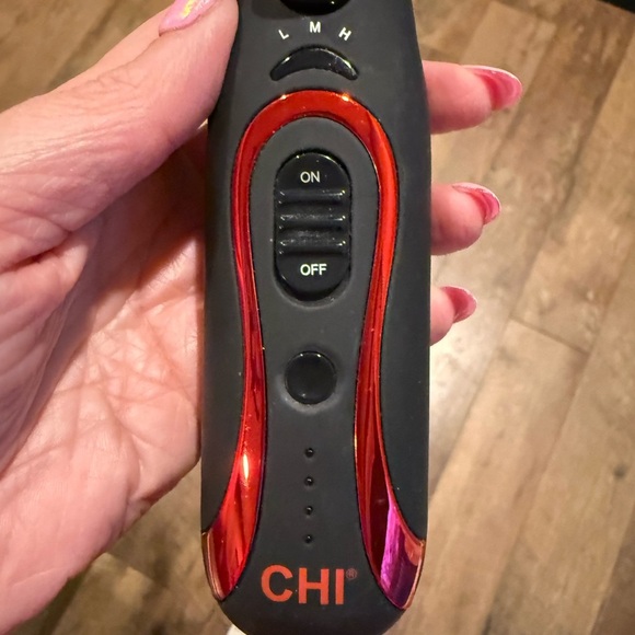 CHI Yellow and Black Curling Iron wireless - Picture 3 of 7